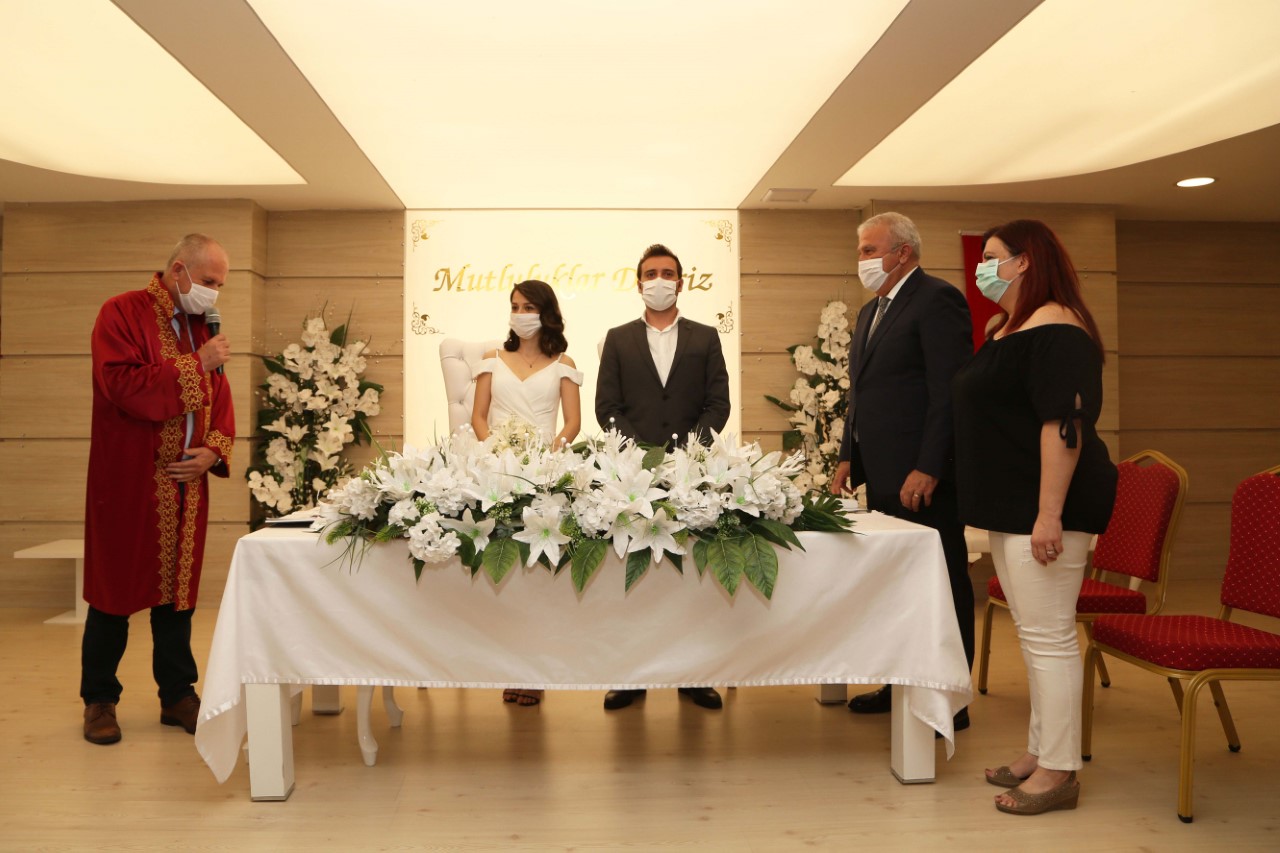 BAŞKAN ATAY SARI AİLESİNİ MUTLU GÜNÜNDE YALNIZ BIRAKMADI