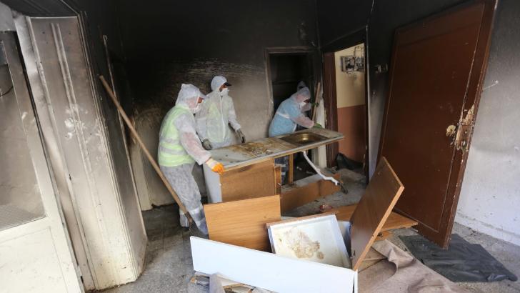 Efeler Belediyesi yanan ev için kolları sıvadı