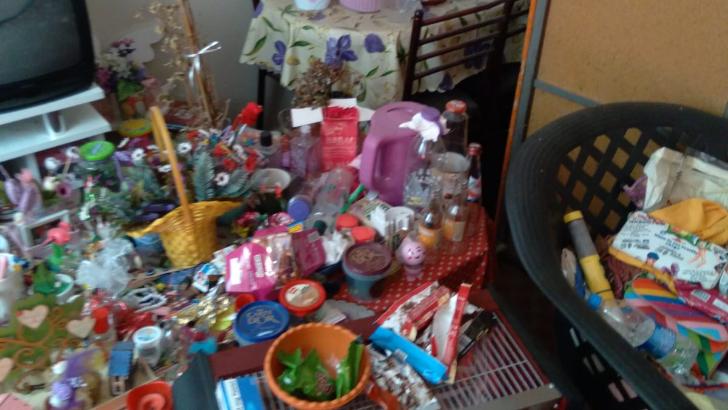 Efeler’de çöp ev temizlendi