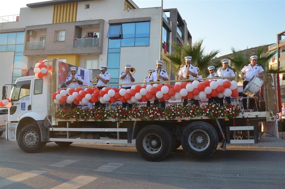 KORONAVİRÜS KISITLAMALARI ZAFER COŞKUSUNA ENGEL OLMADI