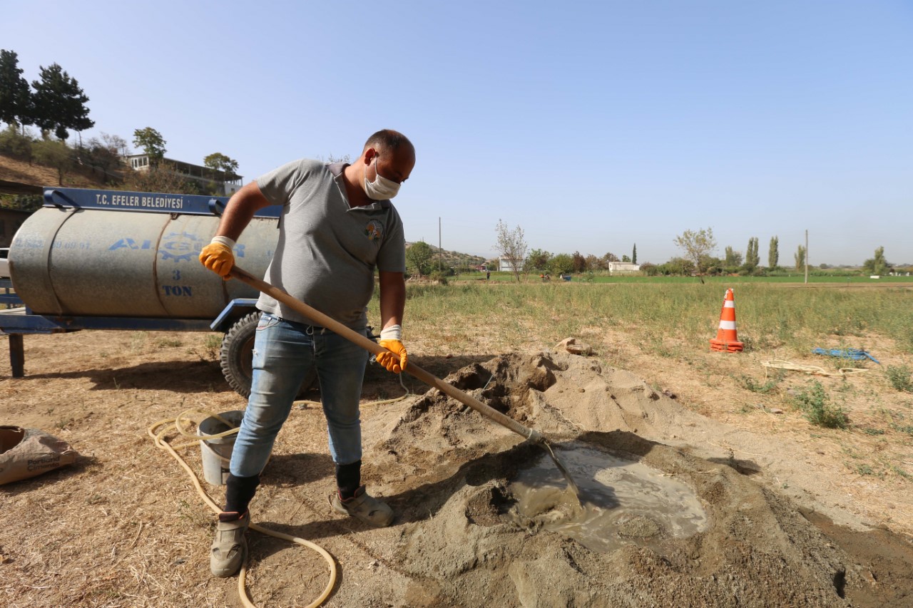 Efeler’de Mezarlıklar Yenileniyor