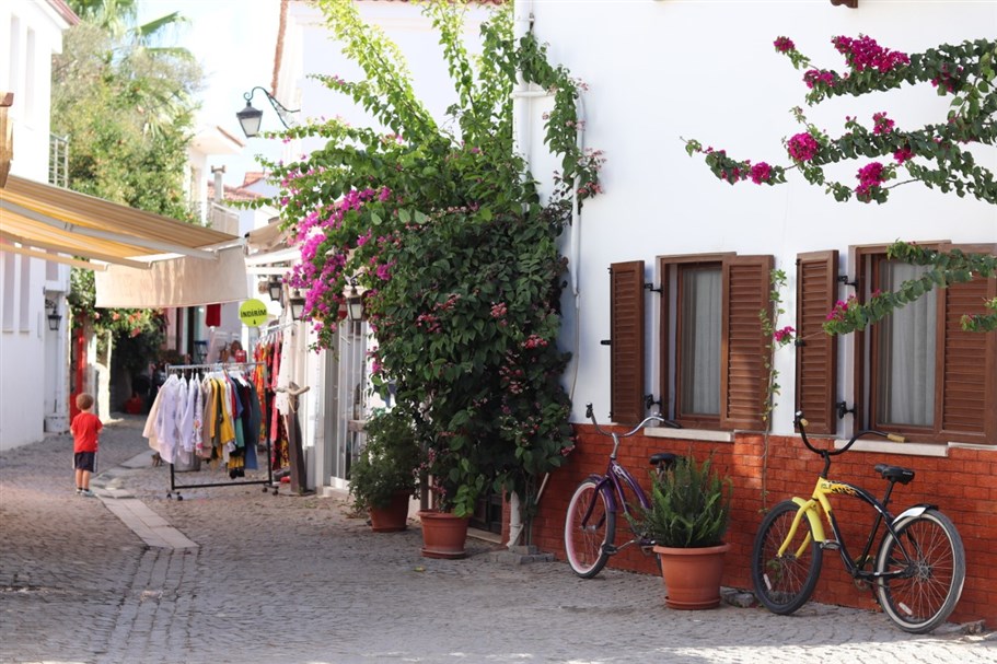 Seferihisar’da Yaşam” temalı fotoğraf yarışması ödülleri sahiplerine ulaştı