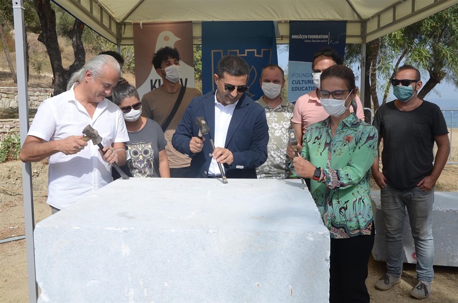 KUŞADASI’NDA İLK ÇEKİÇ VURULDU