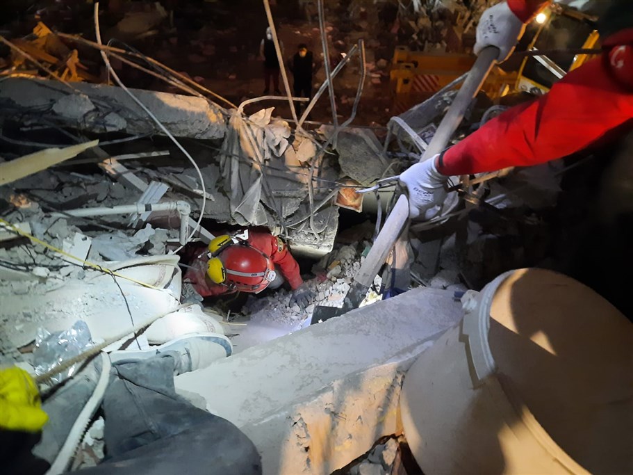 AKUT, enkaz altından 11 can kurtardı