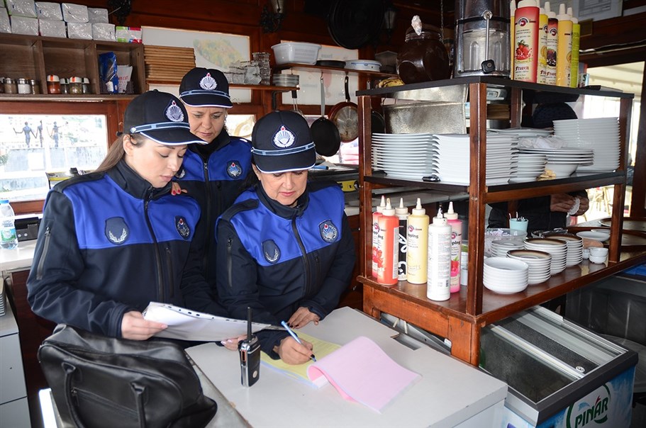 KUŞADASI ZABITASI USULSÜZLÜĞE GEÇİT VERMİYOR