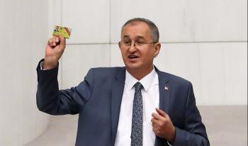 CHP’nin gazeteci vekili Atila Sertel’den basın kartı çıkışı: