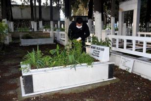 KUŞADASI’NDAKİ MEZARLIKLARDA HUMMALI ÇALIŞMA