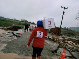 Kızılay İzmir Sel Mağdurlarının Yanında