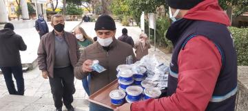 BÜYÜKŞEHİR REGAİP KANDİLİ İÇİN HELVA DAĞITTI