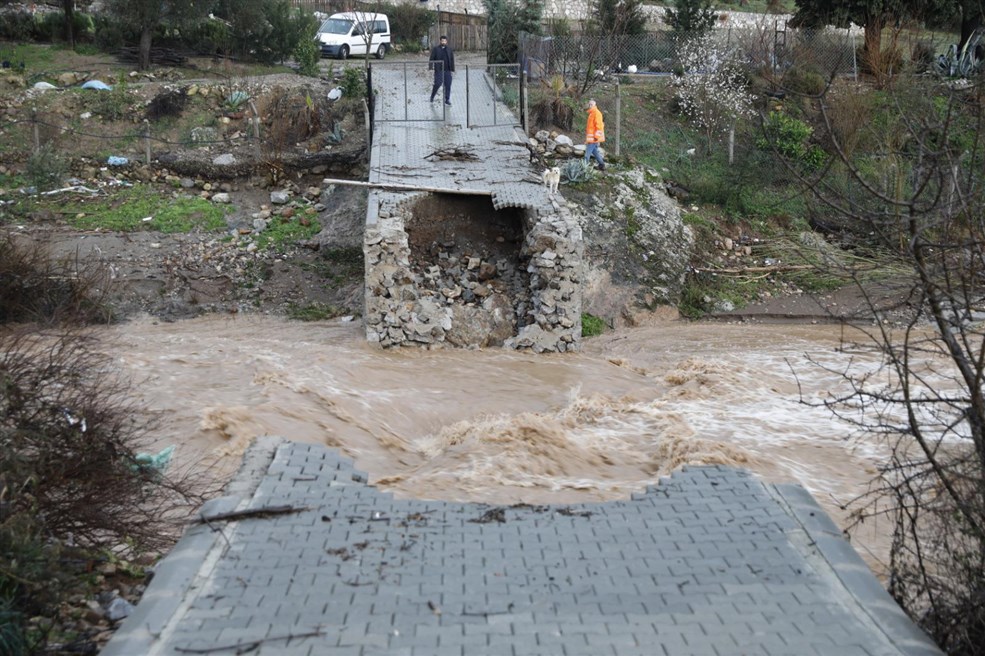 Seferihisar’da sel felaketine karşı seferberlik