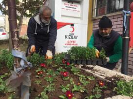 YEŞİL EKİPLER MUHTARLIKLARI ÇİÇEKLENDİRDİ