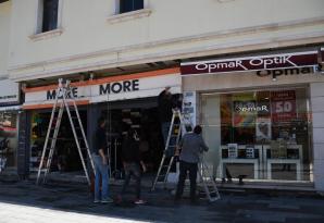 TURİSTİK ÇARŞILARDA SIRA DIŞ CEPHE DÜZENLEMESİNDE