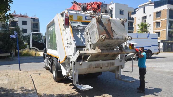 Kuşadası’nda bayram tatilinde 4 bin 60 ton çöp toplandı