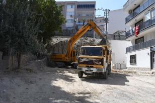 İKİÇEŞMELİK MAHALLESİ’NDE DEĞİŞİM ÇALIŞMALARI ARALIKSIZ SÜRÜYOR
