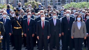 Cumhuriyet Bayramı kutlamaları çelenk koyma törenleri ile başladı