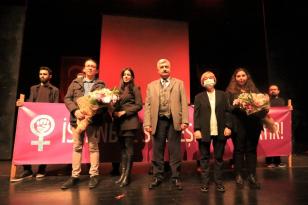 “BİZ KADINLAR” ŞİDDETE KARŞI SAHNE ALDI