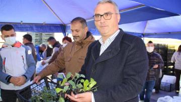 TOPUKLU EFE’DEN 100 BİN KIŞLIK SEBZE FİDESİ