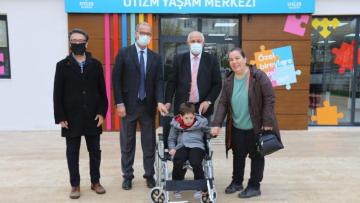 Başkan Atay’dan minik Ata’yı sevindiren hediye