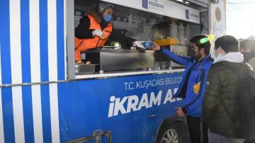 Kuşadası Belediyesi içleri ısıtmaya devam ediyor