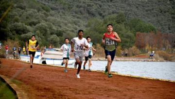 Kuşadası Okullararası Kros Şampiyonası’na ev sahipliği yaptı