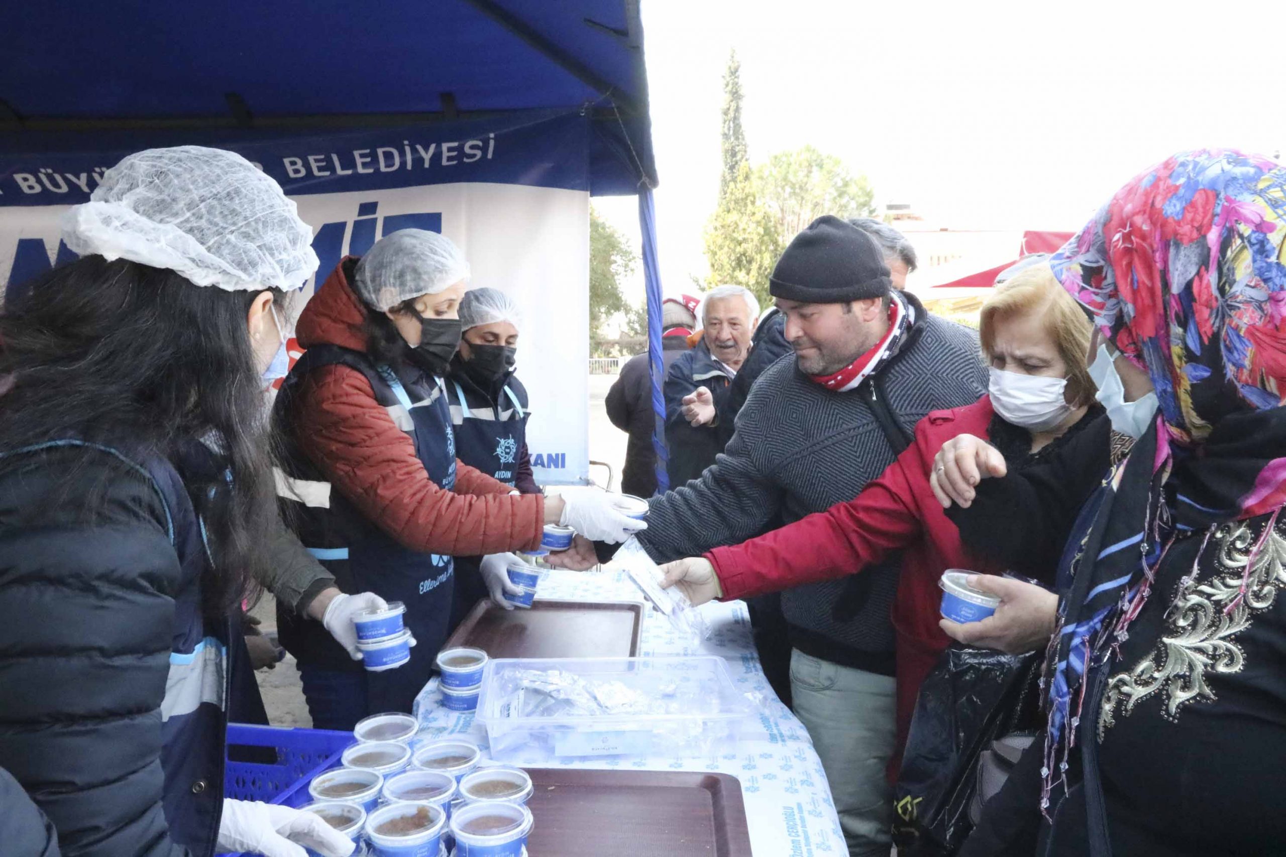 AYDIN BÜYÜKŞEHİR BELEDİYESİ’NDEN BERAT KANDİLİ’NDE HELVA HAYRI