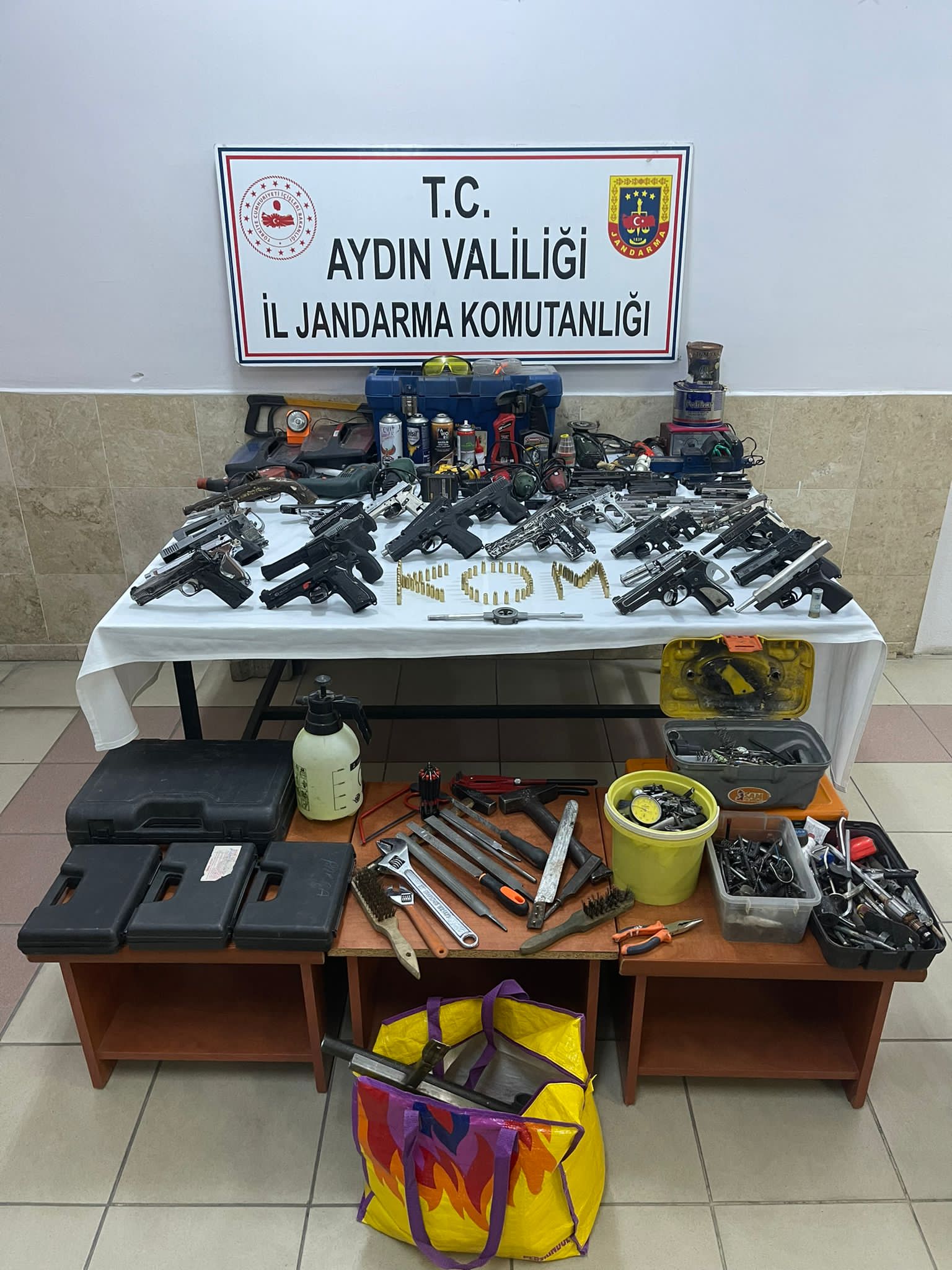 AYDIN’DA SİLAH KAÇAKÇILIĞINA BÜYÜK DARBE