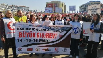 Sağlık çalışanları iş bıraktı