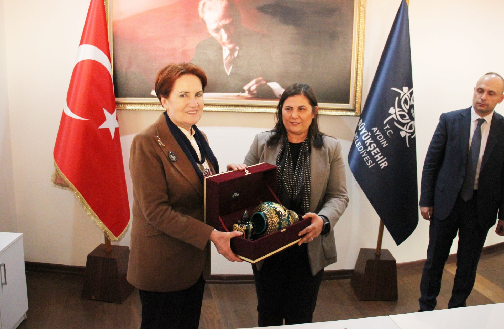 Akşener’den Başkan Çerçioğlu’na ziyaret