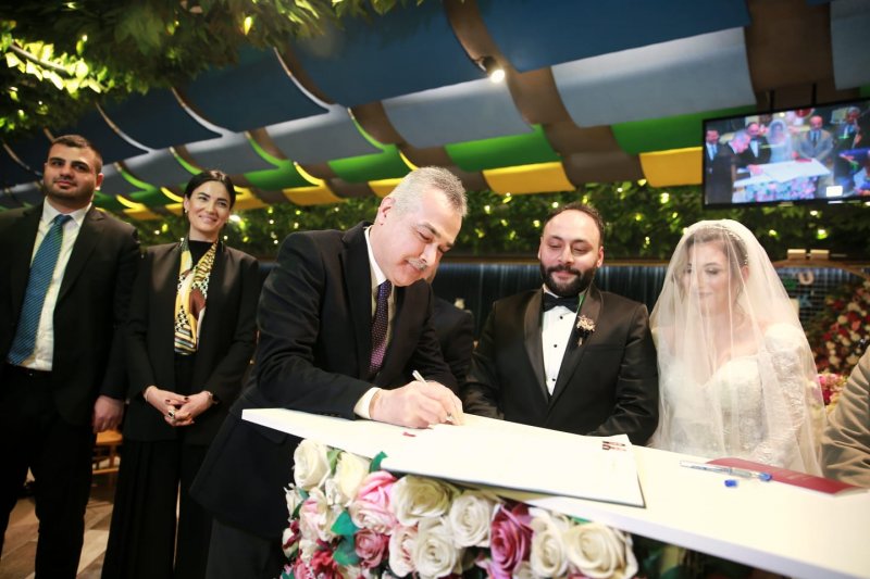 BAŞKAN DEMİR DÜNYA EVİNE GİRDİ