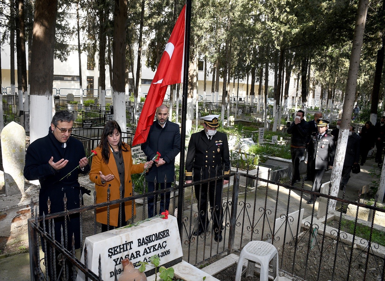 KUŞADASI’NDA ÇANAKKALE DENİZ ZAFERİ’NİN 107. YIL DÖNÜMÜ KUTLANDI