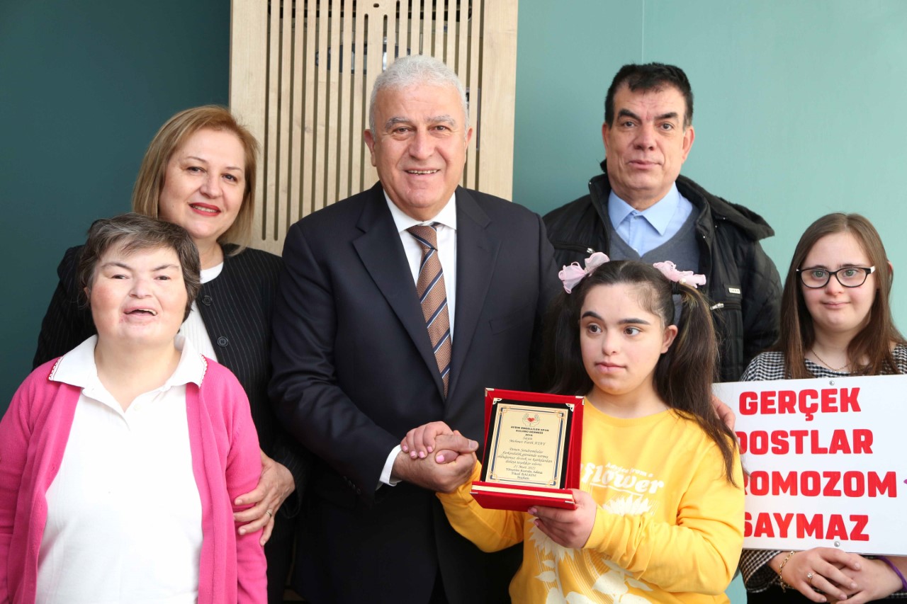 BAŞKAN ATAY, ÖZEL ÇOCUKLARLA KAHVALTIDA BULUŞTU