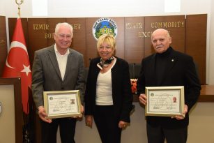 İLK KEZ BİR KADIN ‘ARACILIK SERTİFİKASI’ ALMAYA HAK KAZANDI