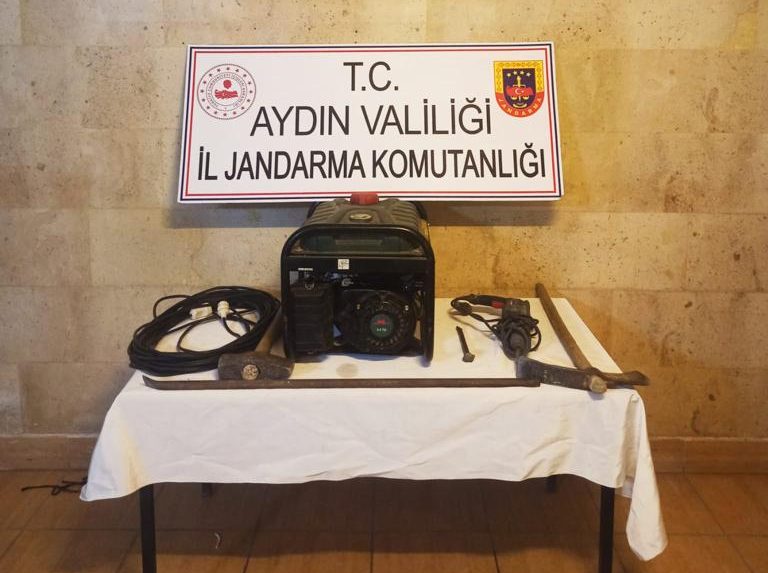 JANDARMA TARİHİ ESER KAÇAKÇILARINA GÖZ AÇTIRMIYOR