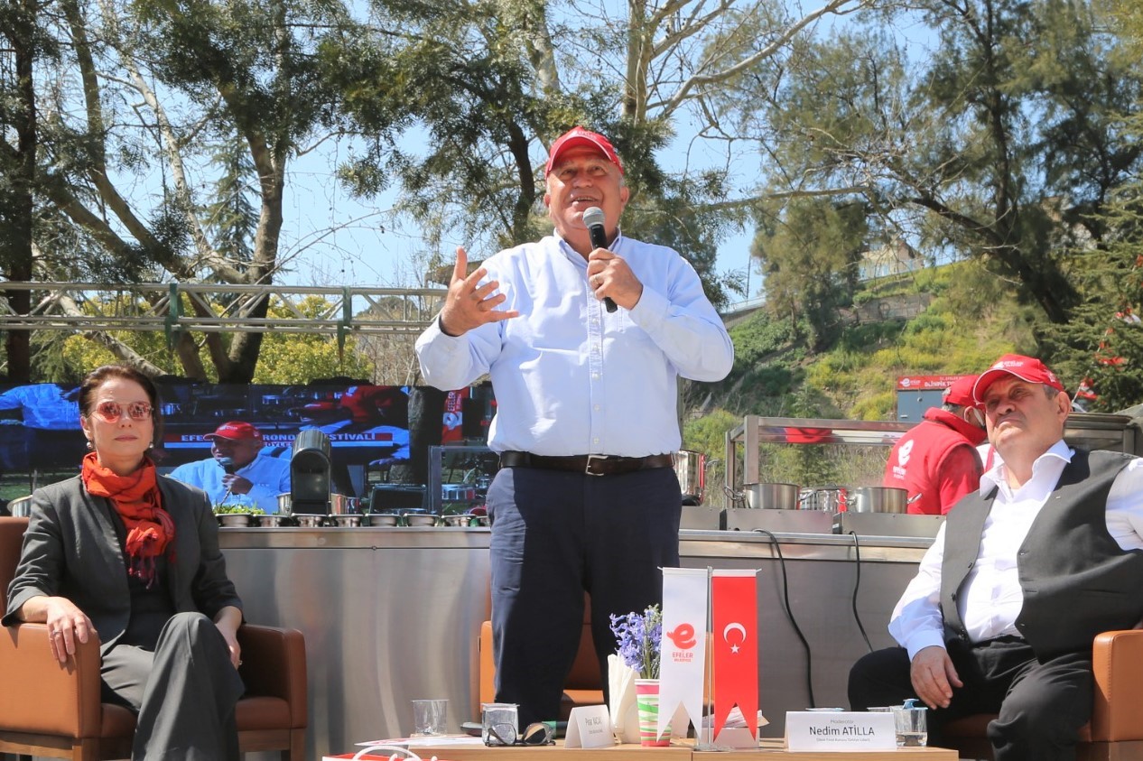 BAŞKAN ATAY’DAN FESTİVALDE MÜJDE ÜSTÜNE MÜJDE