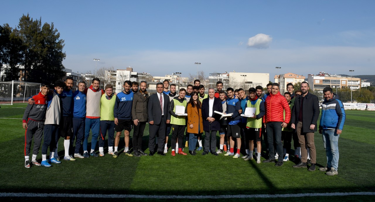 KUŞADASI BELEDİYESİ’NDEN DAVUTLARSPOR’A MORAL DOPİNGİ