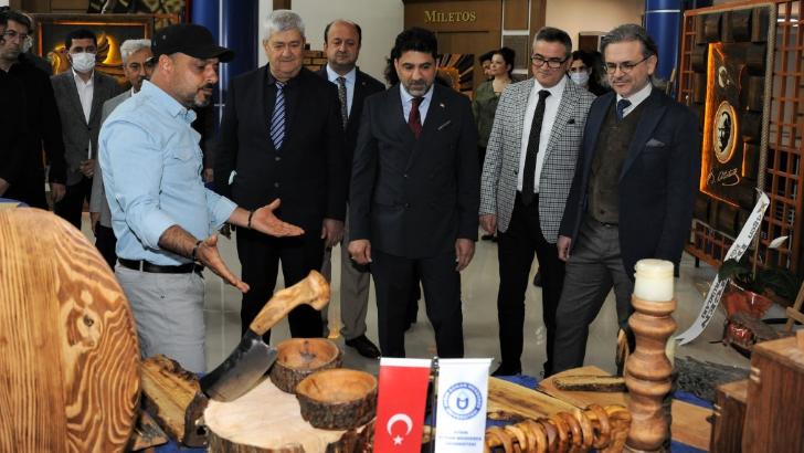 Keyf-i ahşap ve tezhip sergisi AKM’de sanatseverleri bekliyor