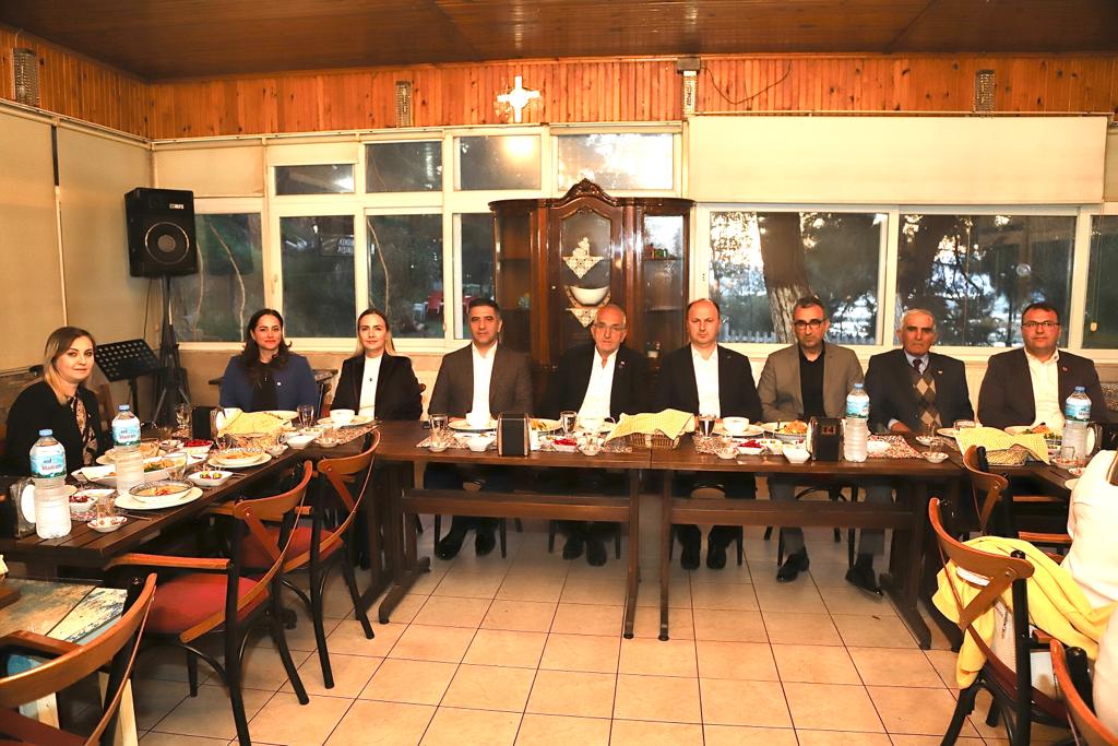 İzmir’de 6 siyasi partiden birlik mesajı