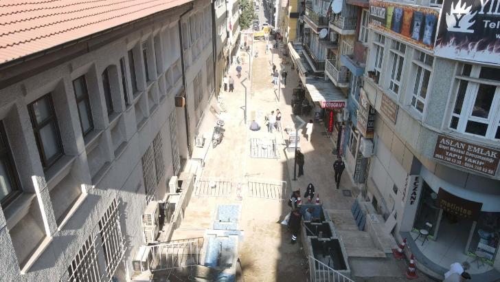 Efeler’de Adile Naşit Sokak’ta sona yaklaşıldı