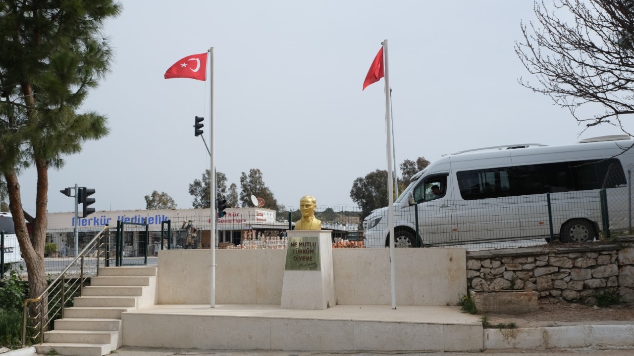 DİDİM’DE HER SİTEYE ATATÜRK BÜSTÜ YAPILIYOR