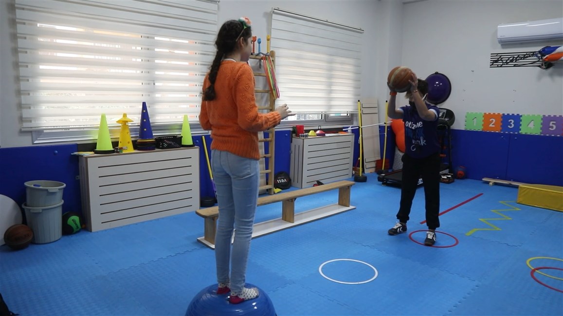 ‘OTİZMDE ÖNCELİK KABULLENMEK’