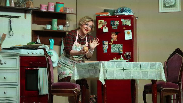 Ünlü oyuncu Efelerli tiyatroseverlerle buluştu