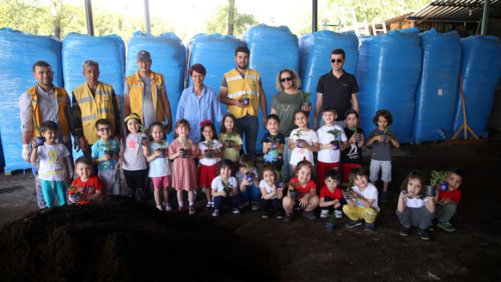 Aydın Büyükşehir Belediyesi minikleri fidanlıkta misafir etti