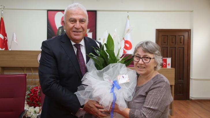 Emekli öğretmenlerden Başkan Atay’a bayram ziyareti