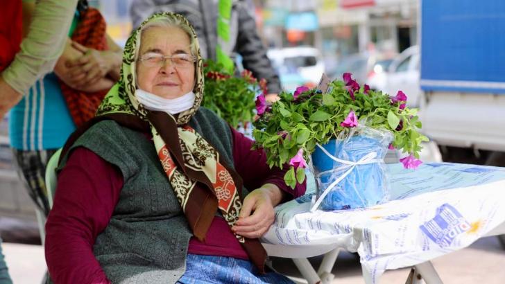Başkan Atabay: Fedakar annelerimize ne yaparsak az