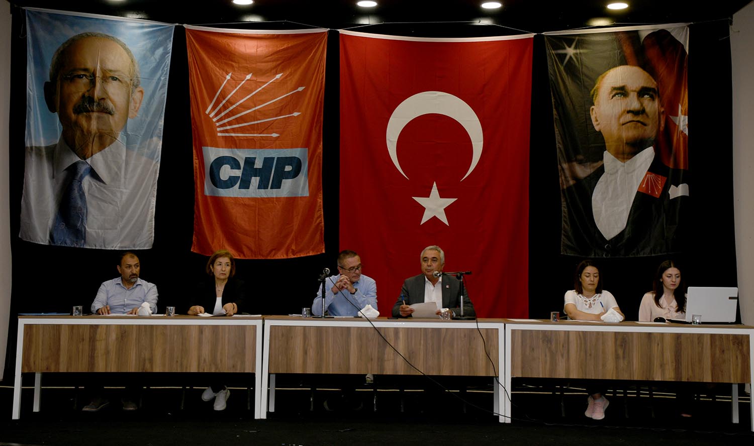 CHP KUŞADASI İLÇE BAŞKANLIĞI GENİŞLETİLMİŞ ÖRGÜT TOPLANTISI GERÇEKLEŞTİRİLDİ
