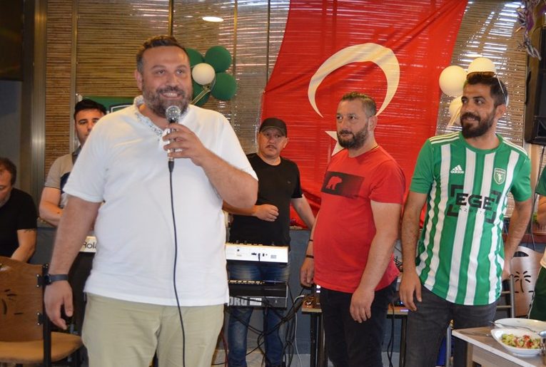 TARAFTARLAR SEZONUN YORGUNLUĞUNU ATTI