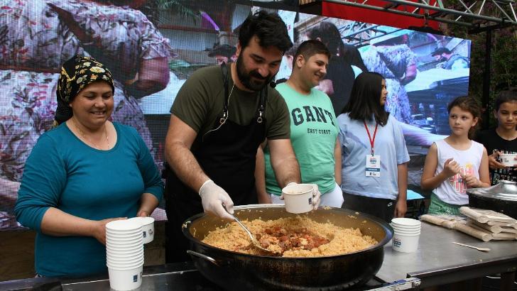 Kuşadası’nın efsane lezzeti bolama halkla buluştu