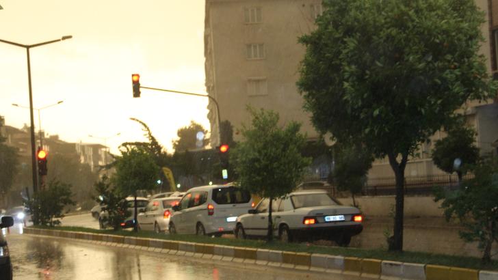 Aydın’da fırtına ve sağanak yağış