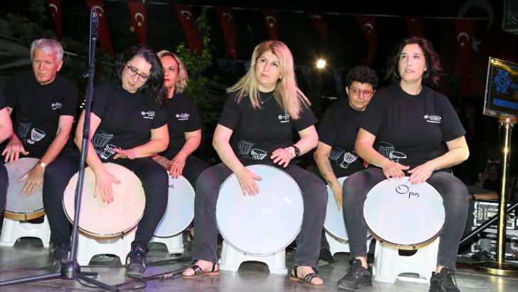 Büyükşehir Belediyesi’nin ritim gösterisi şölene dönüştü