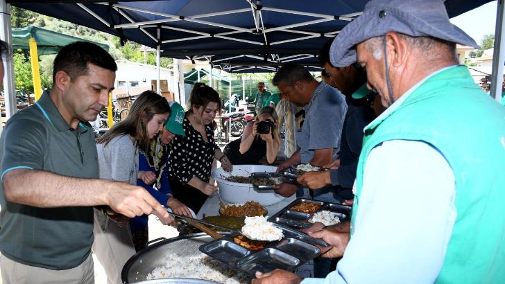 Başkan Ömer Günel emekçi personelini yalnız bırakmıyor